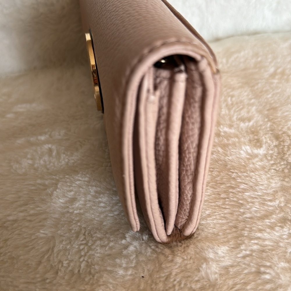 NWT-Michael Kors leather Fulton wallet. Color is call Ballet ( pale pink) - Picture 3 of 11